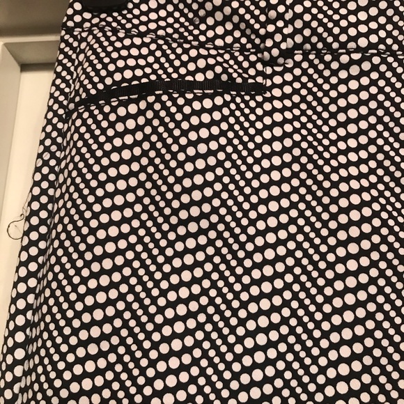 🔥NY&Co Polka Dot Capris - Picture 4 of 7